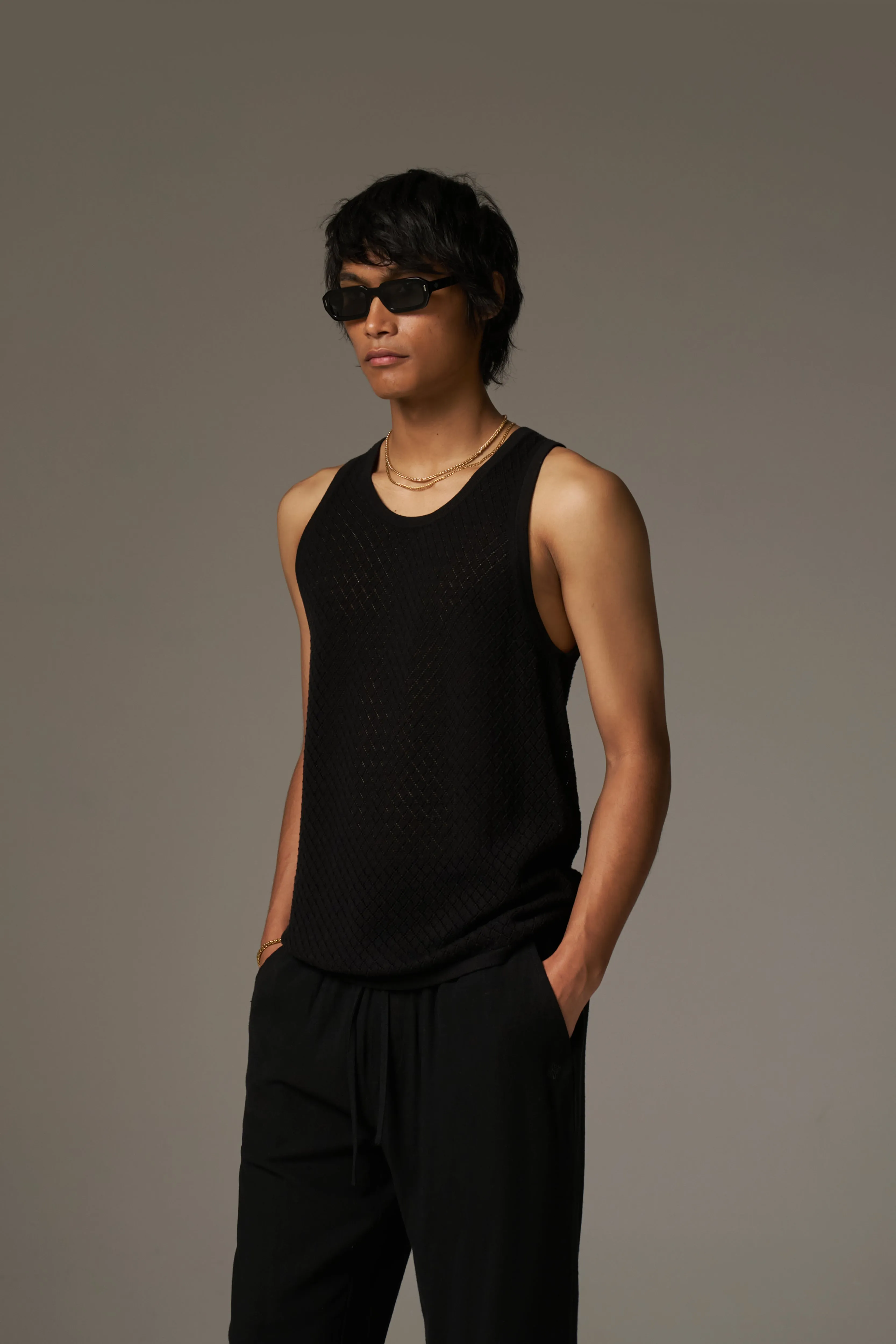 KNITTED VEST - BLACK