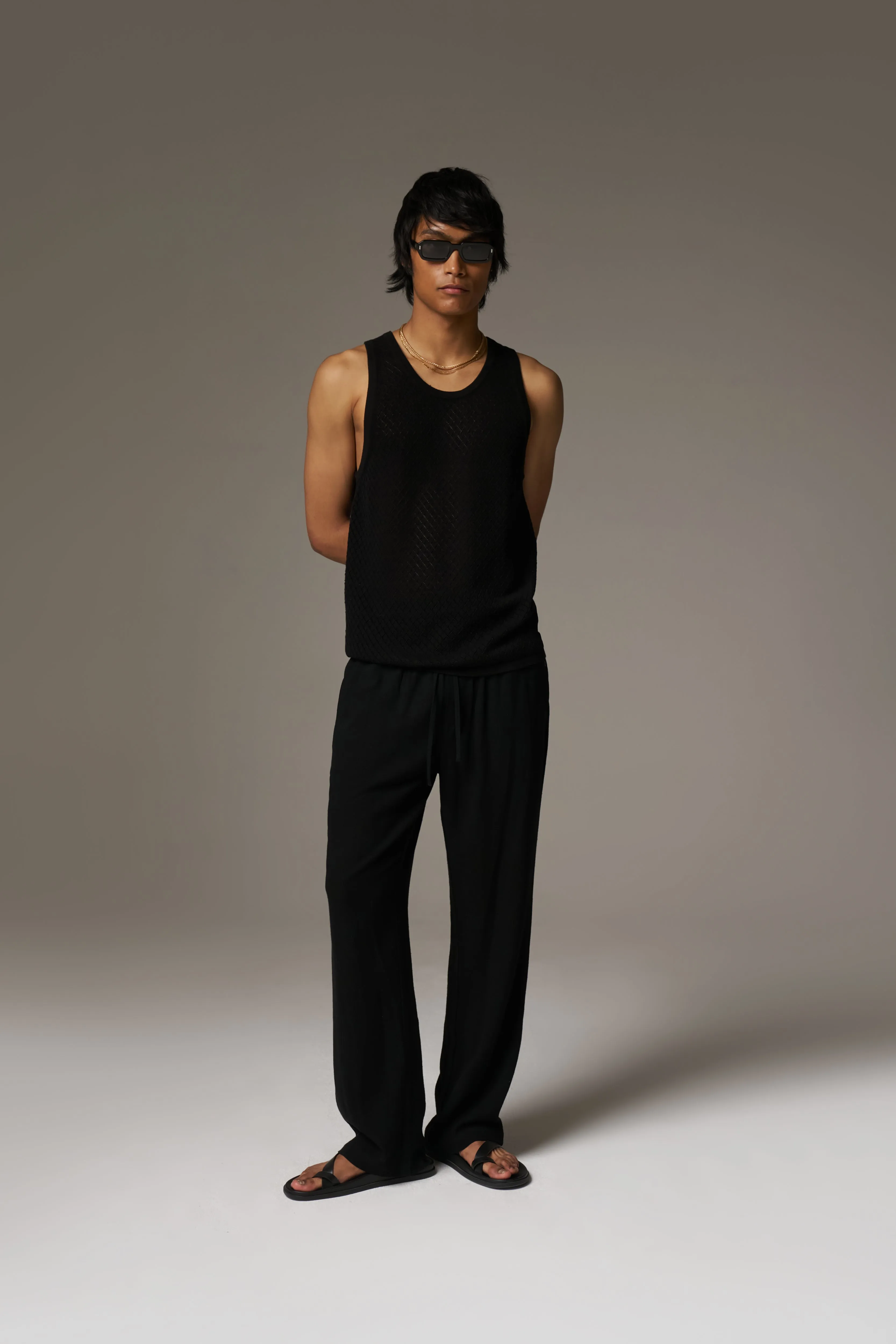 KNITTED VEST - BLACK