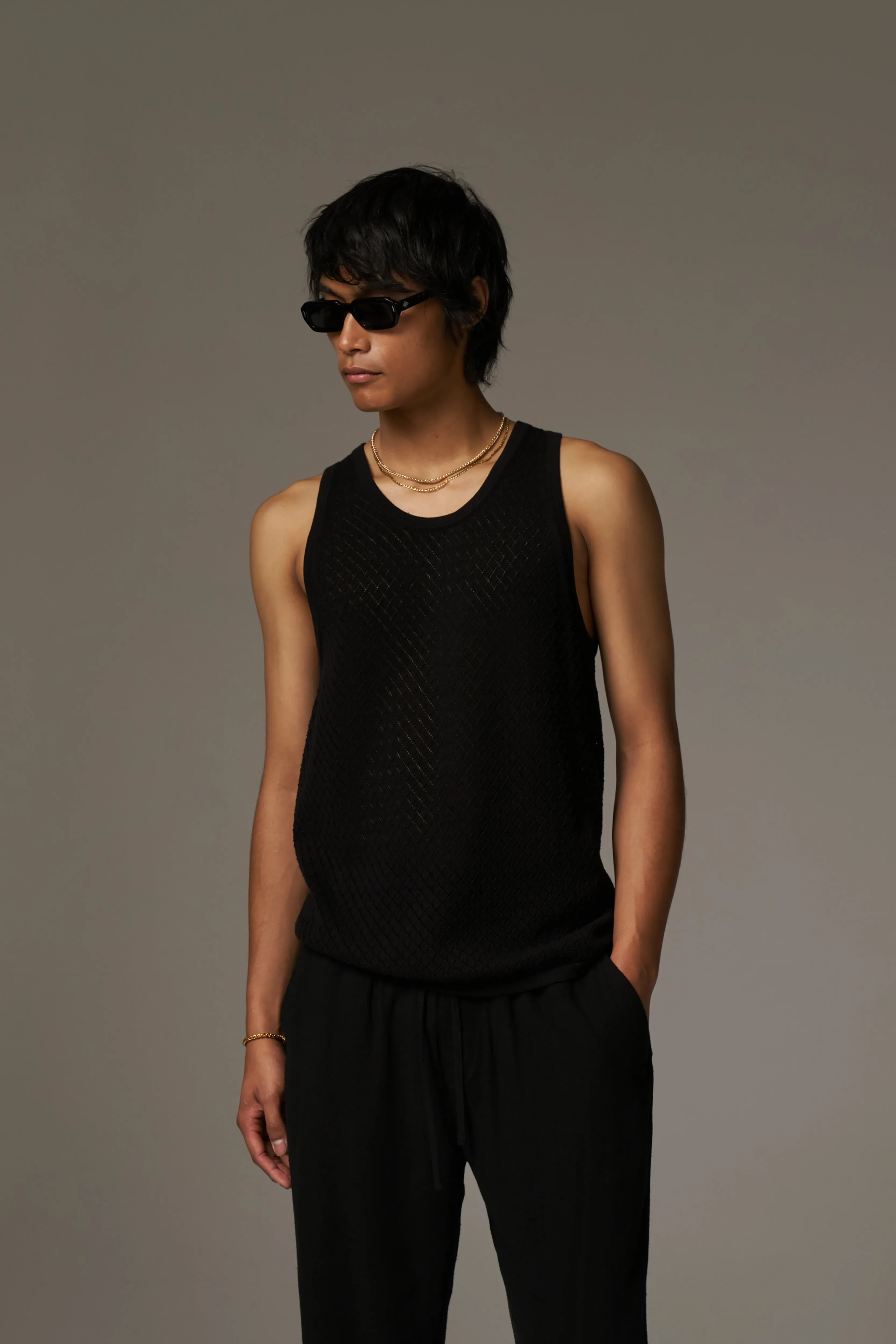 KNITTED VEST - BLACK