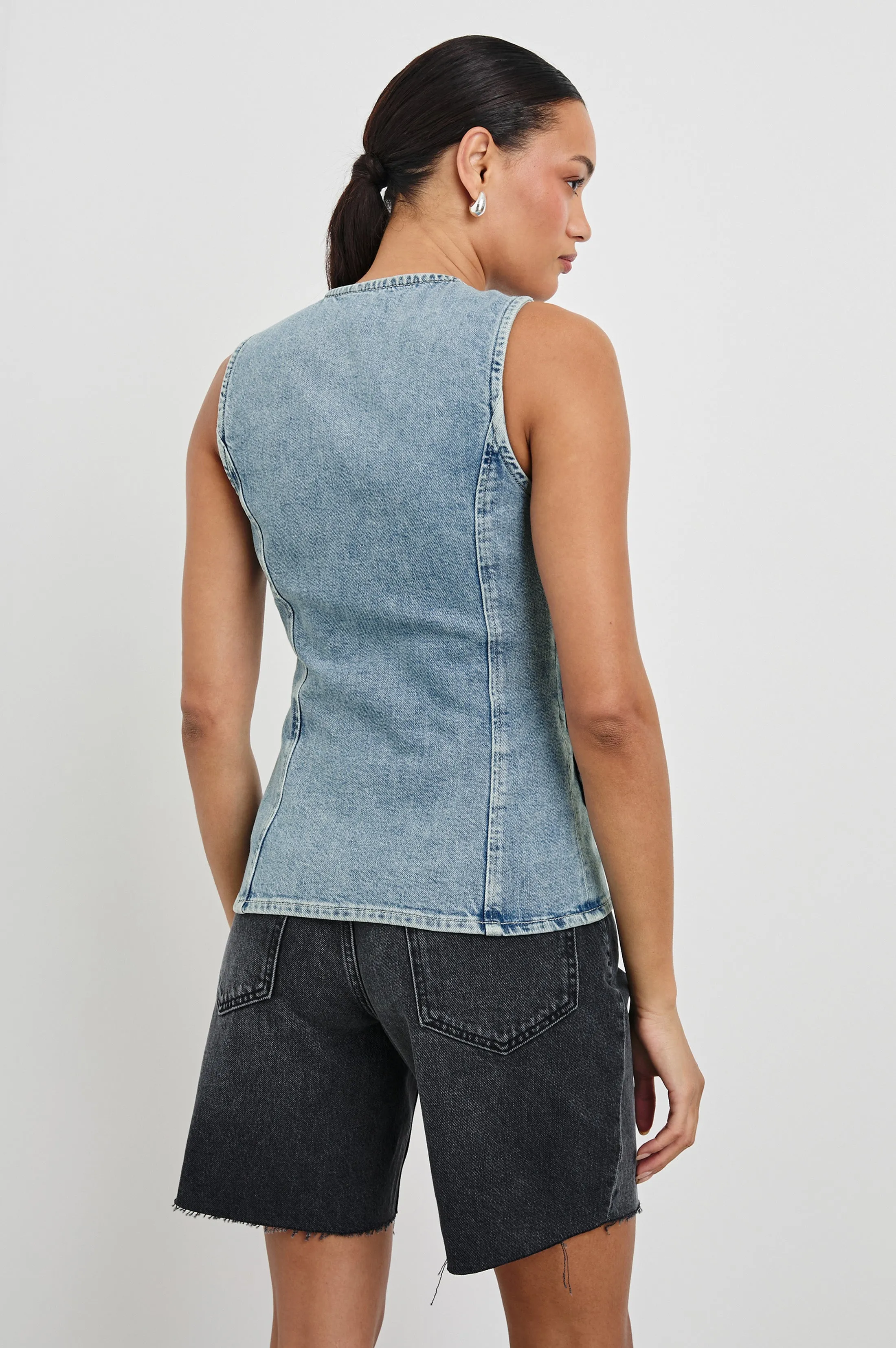 PORTOLA VEST - BLUE EYED GIRL